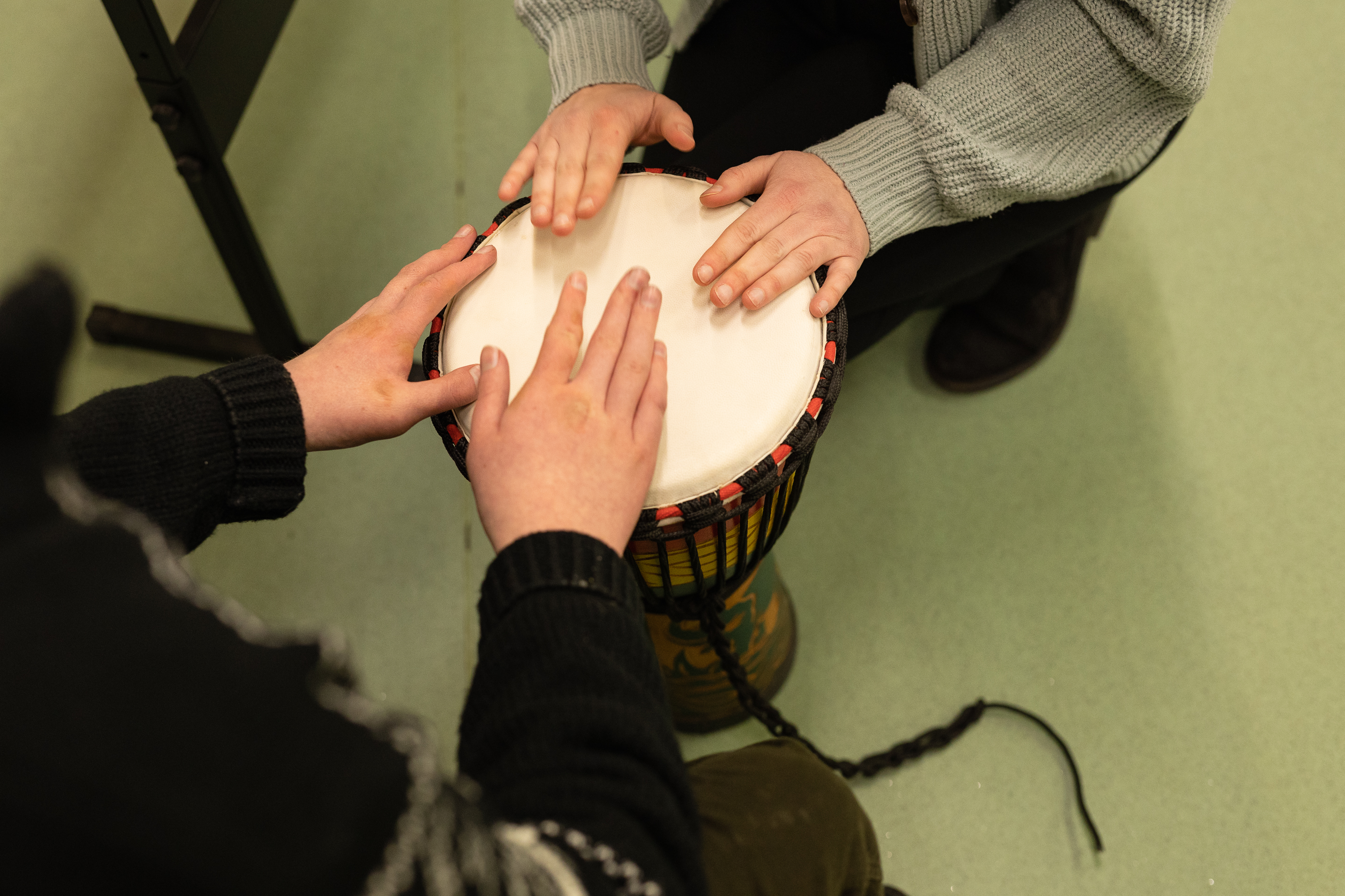 Handing banging drum